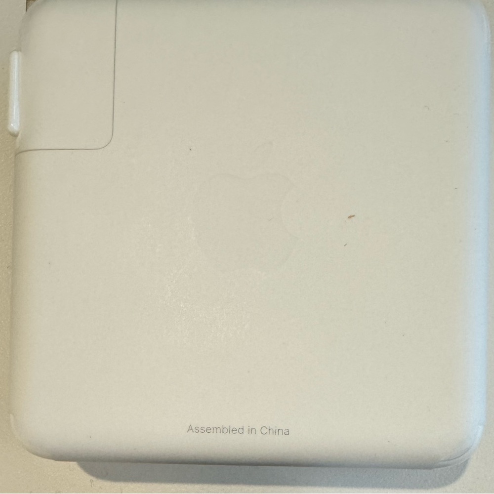 Apple 96W Power adapter A2166 with USB-C to MagSafe 3 cable